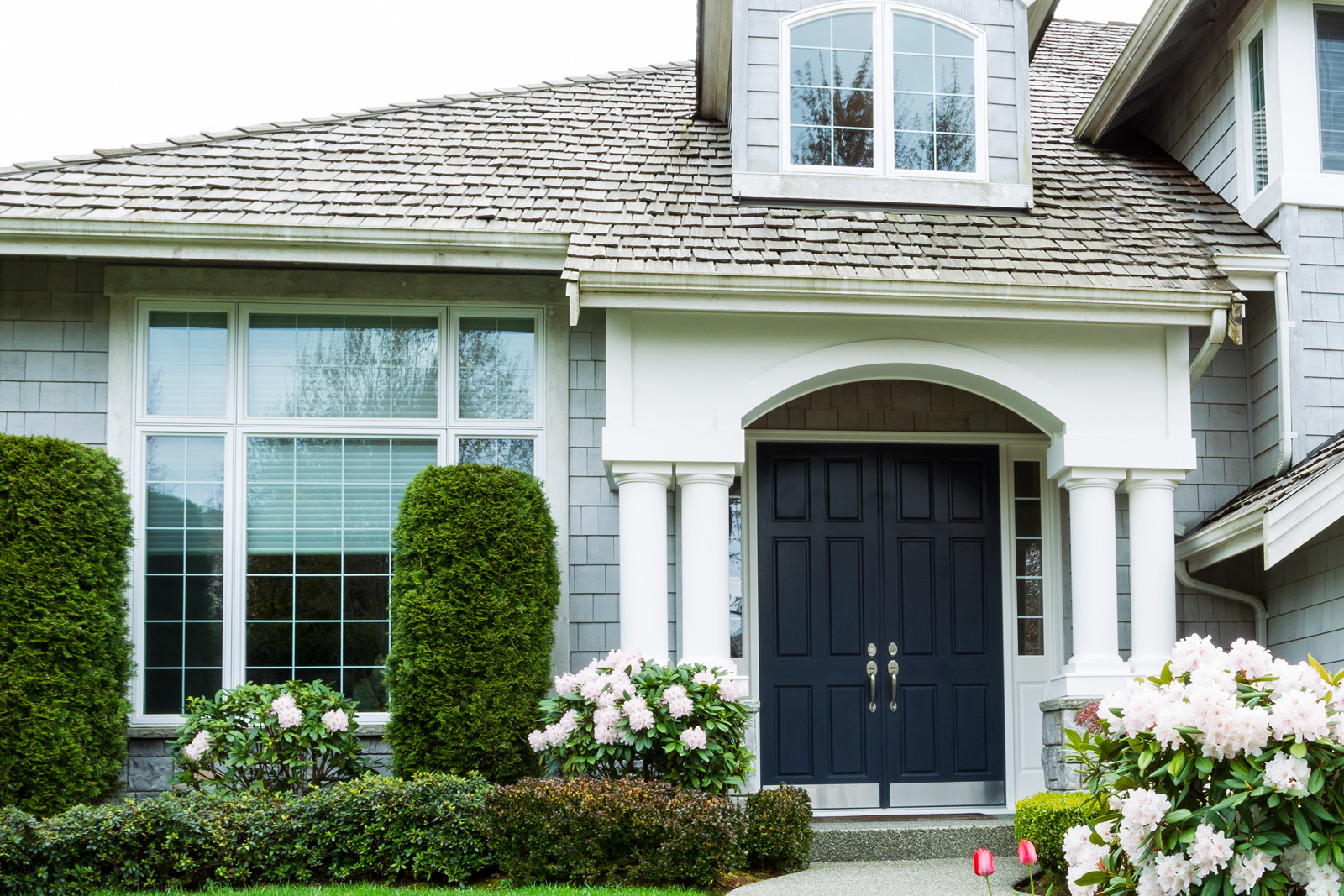 view of homes entryway from the outside